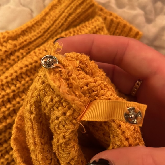 Zara Mustard Yellow v-neck sweater - Picture 6 of 8